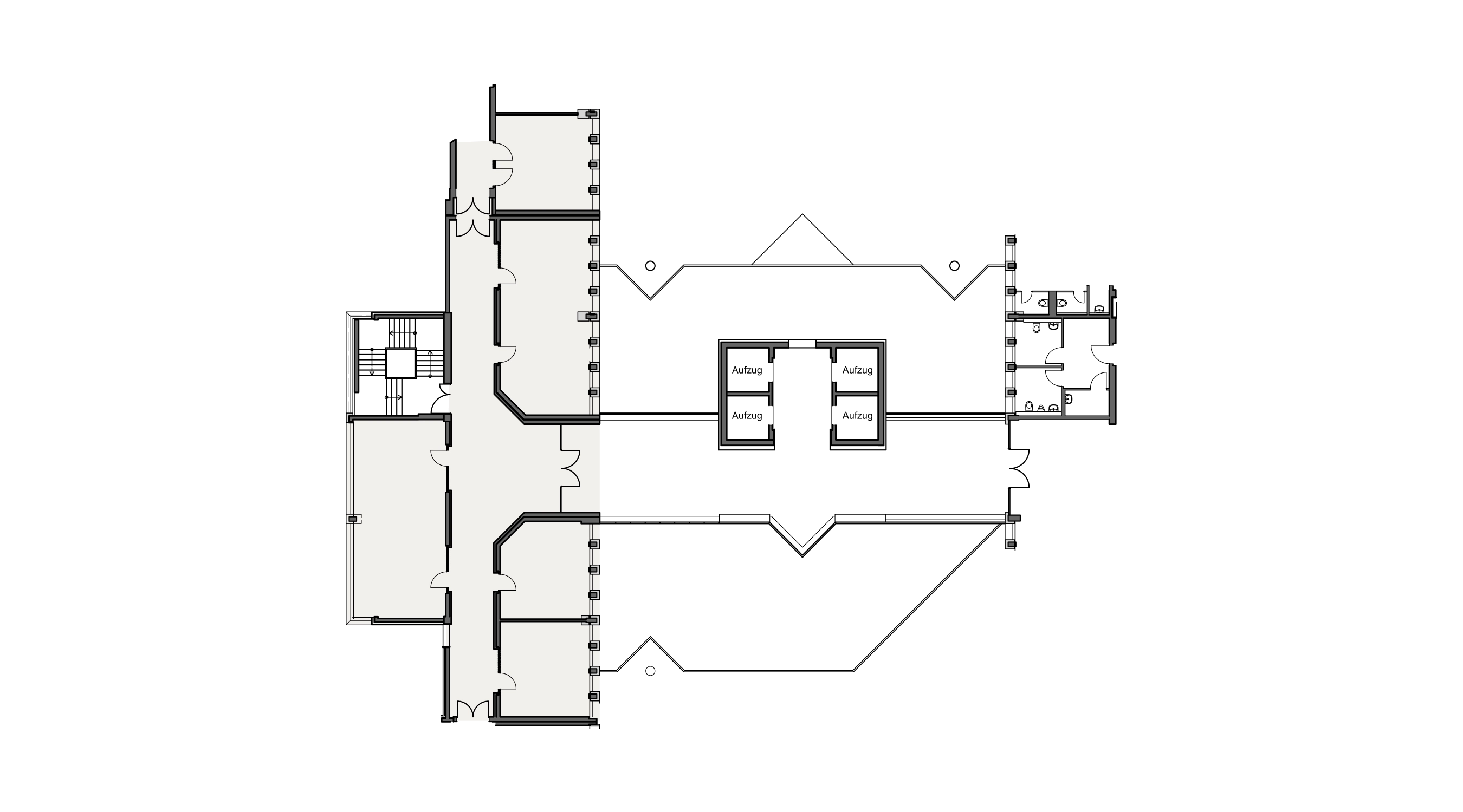Grundriss eines Gebäudeteils mit mehreren Räumen entlang eines zentralen Flurs und angrenzendem Treppenbereich.
